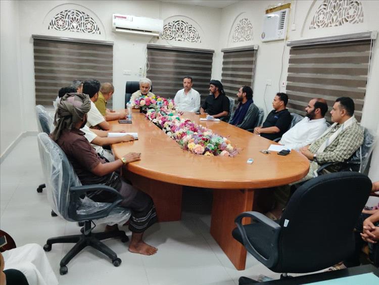 مدير عام جمرك شحن يناقش آلية تنفيذ تعليمات اللجنة الوطنية لتنظيم وتمويل الواردات مع مكاتب التخليص الجمركي والوكلاء التجاريين