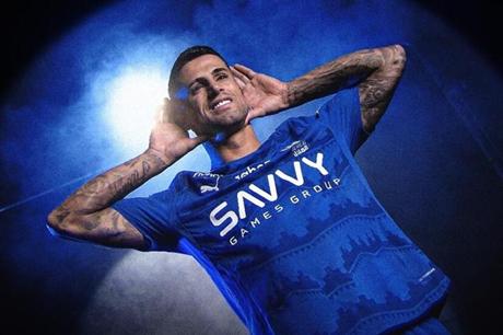 تصرف مستفز.. كانسيلو يثير غضب جمهور الهلال السعودي - ملاعب