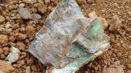 السلطات الإندونيسية تستولي على الأراضي من عمال المناجم بسبب نقص