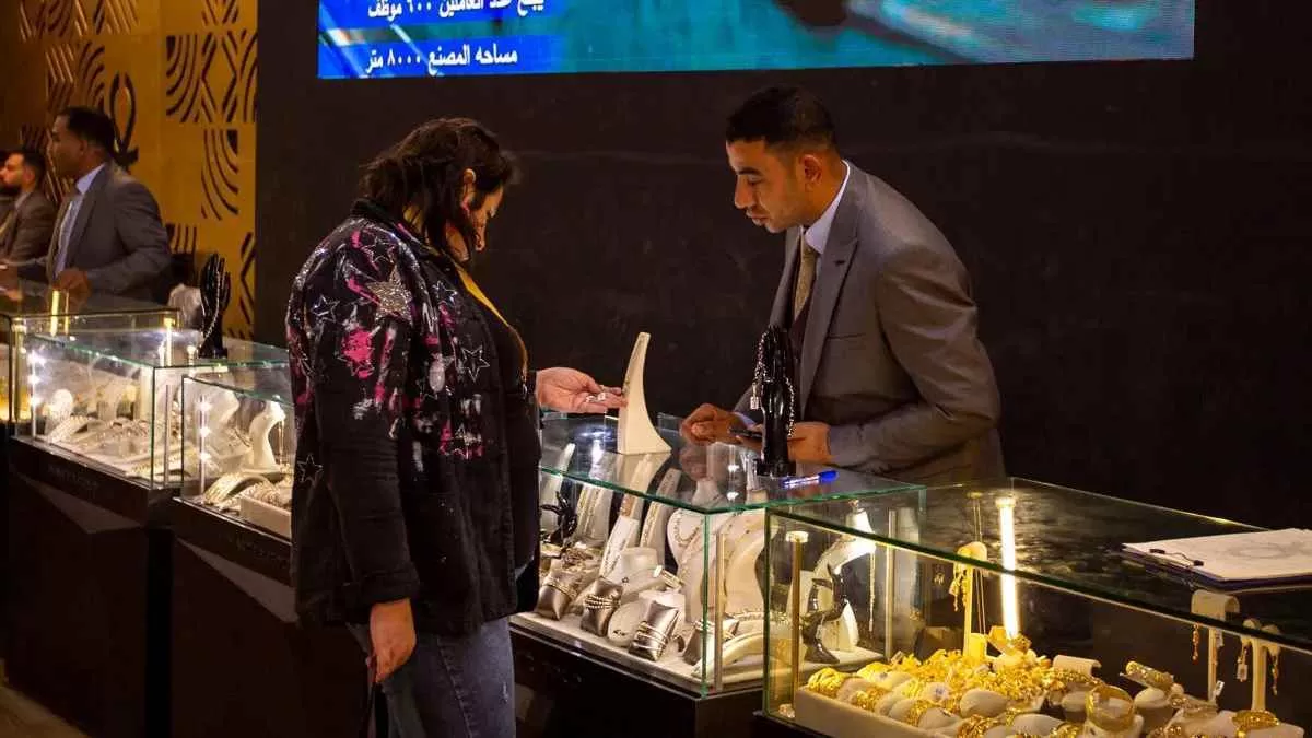 بريق الذهب يلمع في مصر مع خفض الفائدة.. إلى أين تتجه الأسعار؟ | إرم بزنس