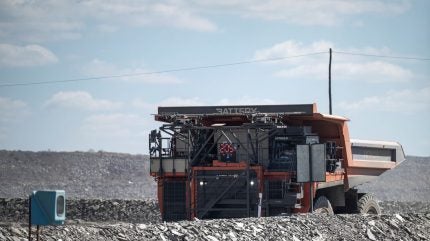 تجربة أول شاحنة كهربائية بالكامل لقطار البطارية في العالم