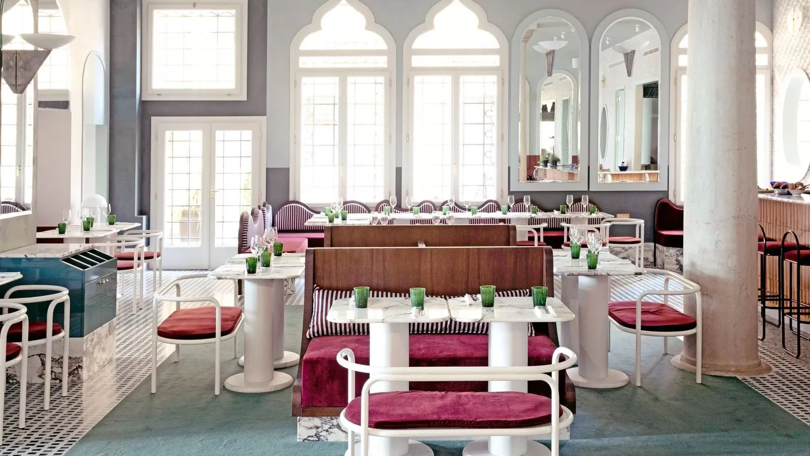 ١٦ مطعمًا في فينيسيا لتناول بيليني، سِكِّيتِي، والمأكولات البحرية