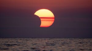 آخر كسوف شمسي في عام 2025 سيكون مرئيًا من هذه الدولة الجزيرة