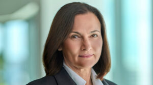 أسماء نيومنت تعين فيليوجين رئيسًا تنفيذيًا بينما يتقاعد بالمر بعد 12 عامًا