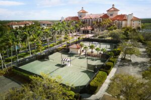 أفضل 6 معسكرات تنس فندقية، وفقاً للاعبين الشغوفين