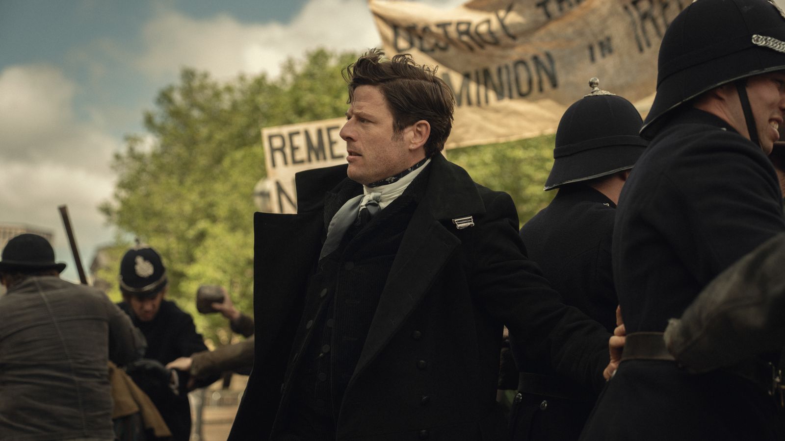 جيمس نورثون في دور شون رافرتي