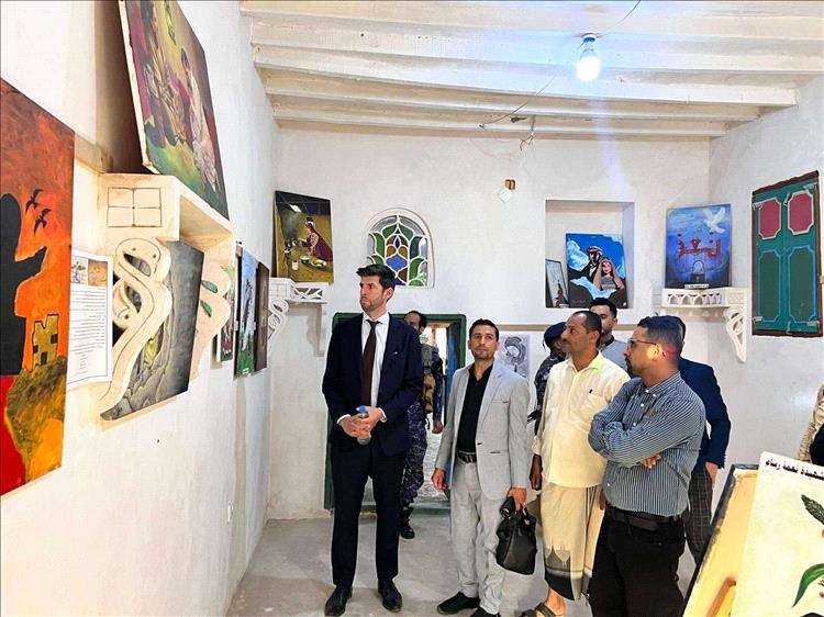 وفد من الاتحاد الأوروبي يزور معرض