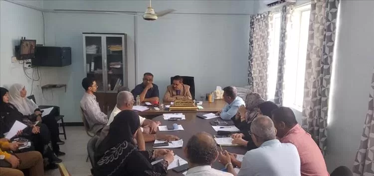 اجتماع تنفيذي في مديرية التواهي برئاسة وكيل المحافظة لتعزيز الخدمات العامة