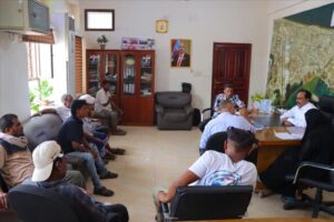 اخبار عدن – الزهري يجتمع بلجنة الخدمات لبحث حلول مشكلات الصرف الصحي في خور