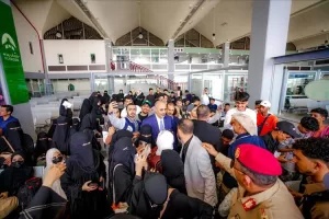 اخبار عدن – الزُبيدي يودع طلاب المنحة الإماراتية ويشجعهم على أن يصبحوا سفراء للعلم والثقافة.