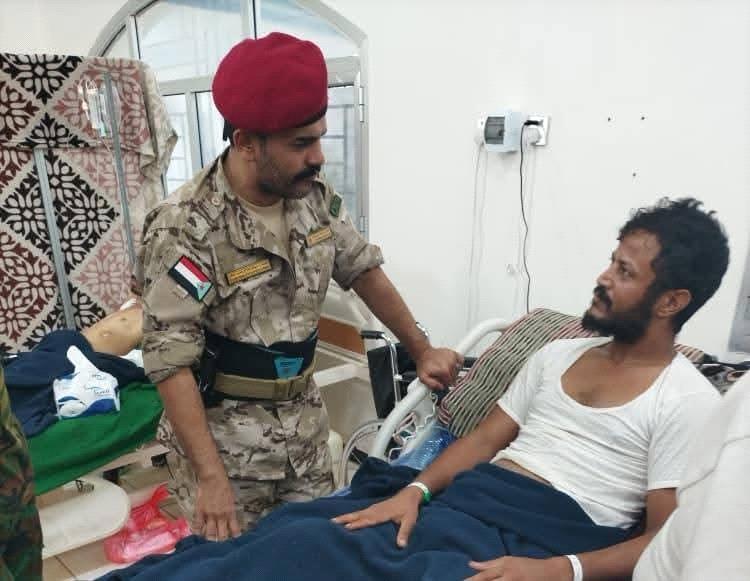 العميد المعكر يتفقد جرحى اللواء السادس دعم وإسناد في مستشفى عبود العسكري بعدن