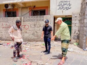 اخبار عدن – بن جرادي يؤكد على أهمية تنفيذ صيانة دورية وإزالة العوائق في شبكة الصرف الصحي بالمديرية