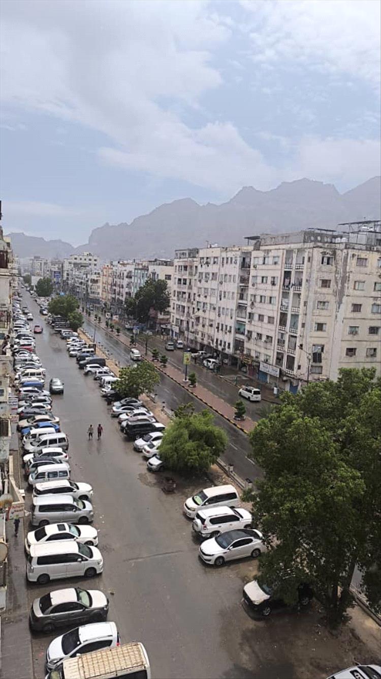 أمطار خفيفة على المعلا وتوقعات بهطول غزير ظهر الجمعة في عدن