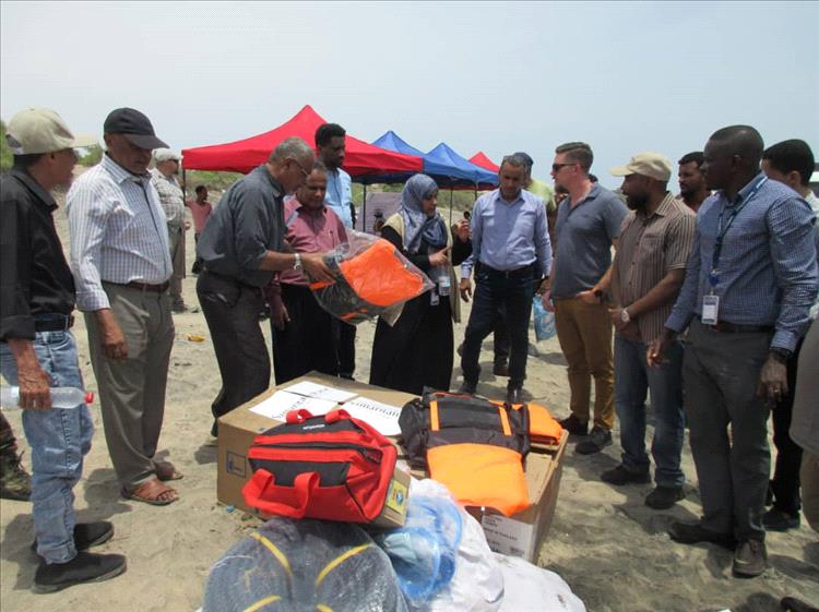 رئيس هيئة مصائد خليج عدن يدشن المرحلة الثانية من توزيع المحركات والقوارب والمنح العينية للمرأة الساحلية في قعوة