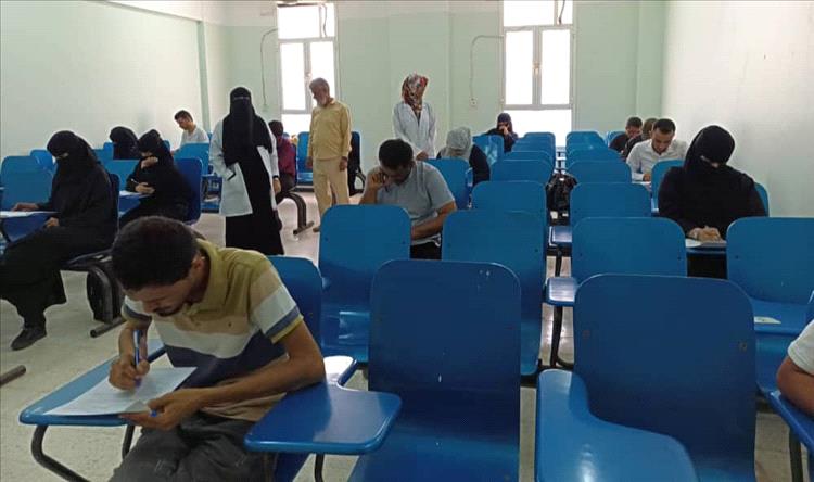 كلية الصيدلة بجامعة عدن تدشن امتحان القبول لطلاب الماجستير للعام الجامعي الجديد