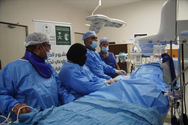 مركز الملك سلمان يختتم المشروع الطبي التطوعي لجراحة وقسطرة القلب في عدن