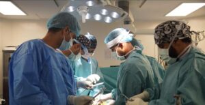 اخبار عدن – مركز الملك سلمان ينظم مشروعًا طبيًا تطوعيًا لجراحة العظام واستبدال المفاصل.