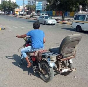 اخبار عدن – مظاهرة في البريقا نتيجة احتجاز أربعين دراجة نارية