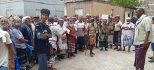 اخبار عدن – مظاهرة لعمال الجمعية التعاونية السكنية في عدن تعبر عن استنكارها للاعتداءات وتوقف الاجتماعات