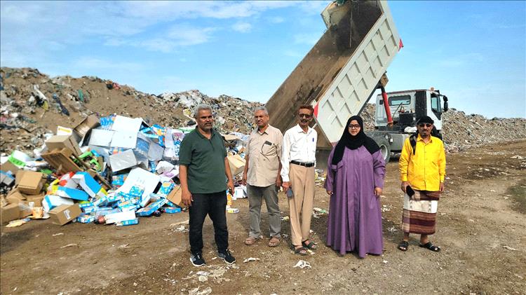 وزارة الصناعة والتجارة تتلف 12 طن من المواد الاستهلاكية المتنوعة منتهية الصلاحية