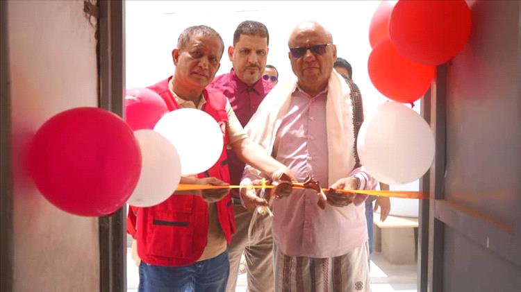 فلهوم وبن يحيى يفتتحان مشروع تأهيل المياه والاصحاح بمدرسة النور للبنات بسيئون