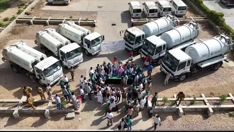 مأرب: بتمويل مركز الملك سلمان افتتاح محطة إسعافية لمعاجلة مياه الصرف الصحي وتسليم شاحنات لصندوق نظافة