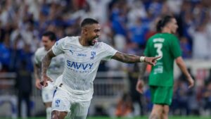 استجابة مدهشة من لاعبي الأهلي بعد الهدف الثالث للهلال في الكلاسيكو السعودي (فيديو) | إرم نيوز