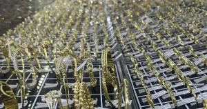 اسعار الذهب المحلية تصل إلى 133.4 مليون دونج/تيل صباح 3 سبتمبر بارتفاع قدره 2.8 مليون دونج.