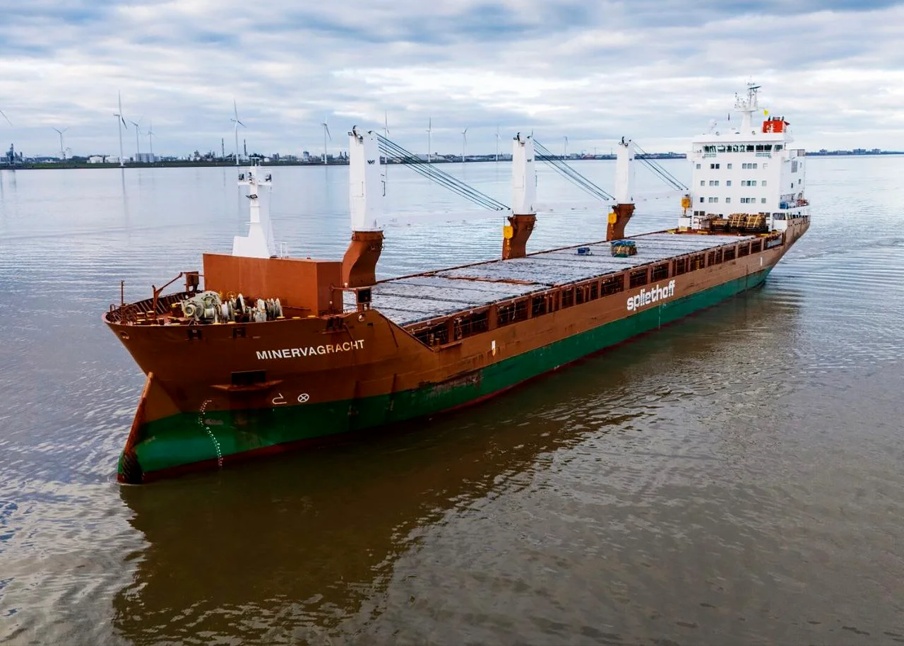 السفينة في خطر مينر فاغراخت تواجه أزمة في عرض البحر