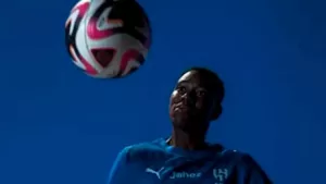 الهلال السعودي يضم نجمة سابقة من برشلونة