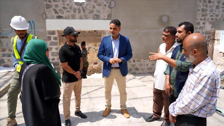 نائب وزير الإعلام والثقافة والسياحة يتفقد أعمال تأهيل سينما أروى بصيرة ويشدد على إعادة تأهيل فندق كرينيست بالتواهي