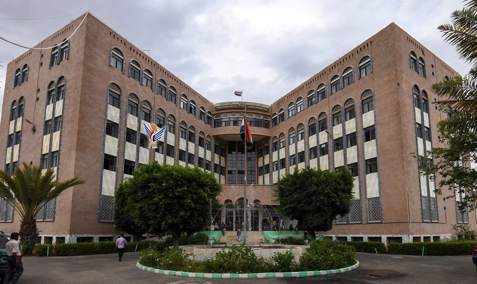 تحذير نهائي للتجار من حكومة صنعاء حول السلع التجارية