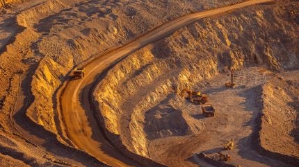 جرارات يونايتد توسع محفظة تعدين الذهب من خلال استحواذها على