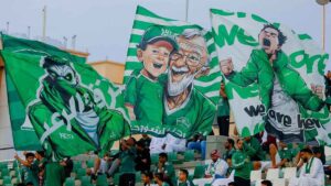 جماهير الأهلي السعودي تبهر الهلال بتيفو مذهل: لا تنسحبوا! (صورة)