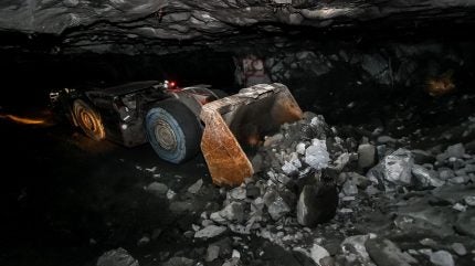 ساندفيك تؤمن عقد معدات التعدين تحت الأرض مع زيمبلاتس