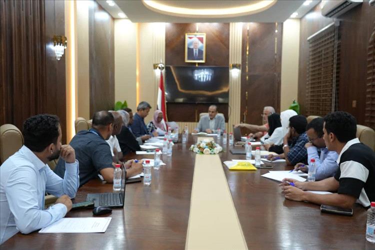 وزير الصحة يرأس اجتماع اللجنة التحضيرية لمؤتمر القمة الصحية في اليمن