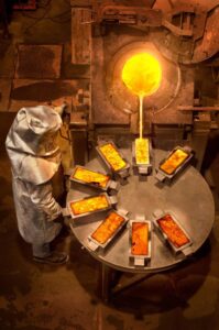 عمال المناجم الذهبية يتصدرون قائمة TSX30 لهذا العام