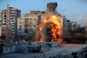 غزة تدير صراعًا مع ‘الروبوتات’ غير المسبوقة، إلى جانب العطش والنزوح والنفايات؛ وأسلحة أمريكية جديدة لإسرائيل بقيمة 6.4 مليار دولار تستهدف استمرار الإبادة – شاشوف