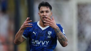 فيديو | ماركوس ليوناردو يثير الجدل بتصريح مسيء أثناء احتفاله ضد الأخدود بعد حل أزمة تسجيله في الهلال.