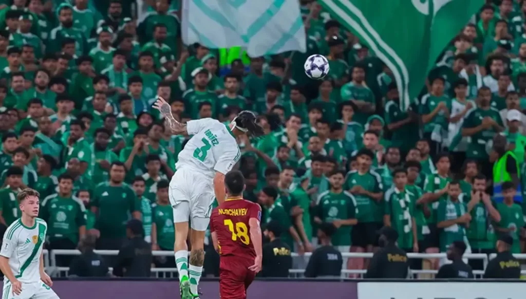 ÙÙØªØ§Ù Ø®ÙÙØ¬ÙØªØ§Ù ÙÙÙØ§Ø¬ÙØ© Ø³ÙÙØ© ØªÙØªØ¸Ø± Ø§ÙÙÙØ§Ù ÙÙ Ø¯ÙØ±Ù Ø£Ø¨Ø·Ø§Ù Ø¢Ø³ÙØ§ ÙÙÙØ®Ø¨Ø©