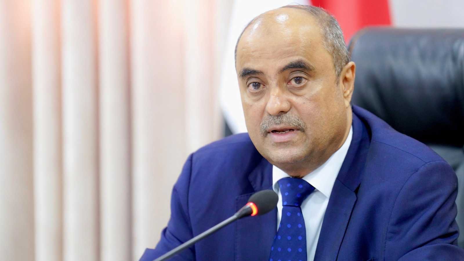 كشف كواليس الأزمة الاقتصادية لماذا يصر رئيس الوزراء اليمني على