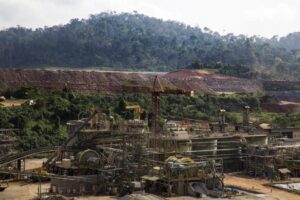 كينروس تقلص حصة Asante Gold بحوالي النصف