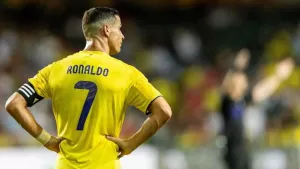 مفاجأة.. ما سبب بيع متجر الهلال لمنيوزجات كريستيانو رونالدو؟ (فيديو) | إرم نيوز