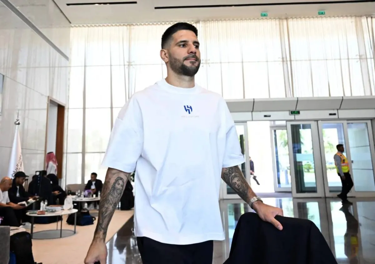 نيوم يفاوض الهلال للفوز بصفقة ميتروفيتش