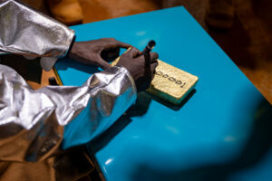 نيومونس تبدأ بإنتاج الذهب في مشروع Ahafo North في غانا