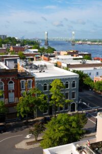 هذه المدينة في ولاية كارولينا الشمالية هي مركز “الصيف الذي أصبحت فيه جميلة”