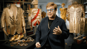 يضيء فيلم إلتون جون على الذهب بينما يرتفع برايس مثل رجل الصاروخ