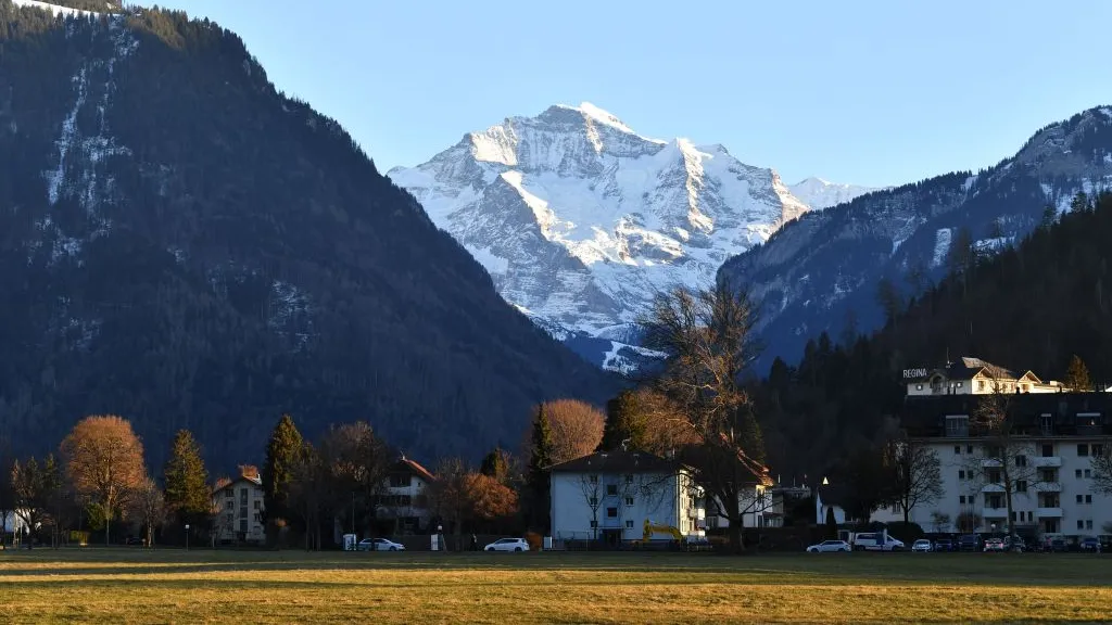 أفضل الأماكن للزيارة في سويسرا هذا الشتاء للتزلج والحياة البرية