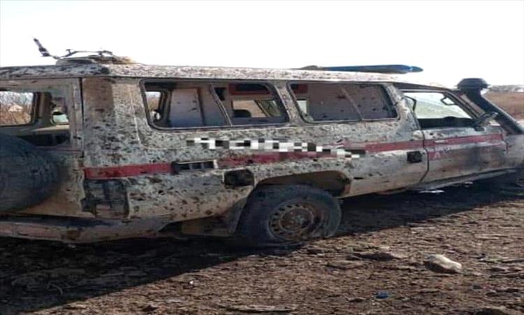 مقتل مسعف طبي وإصابة آخر باستهداف طائرة مسيّرة حوثية لسيارة إسعاف في الضالع