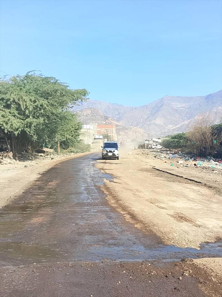 تواصل أعمال سفلتة الشارع الرئيسي في مودية بدعم من ناصر عبدربه منصور هادي